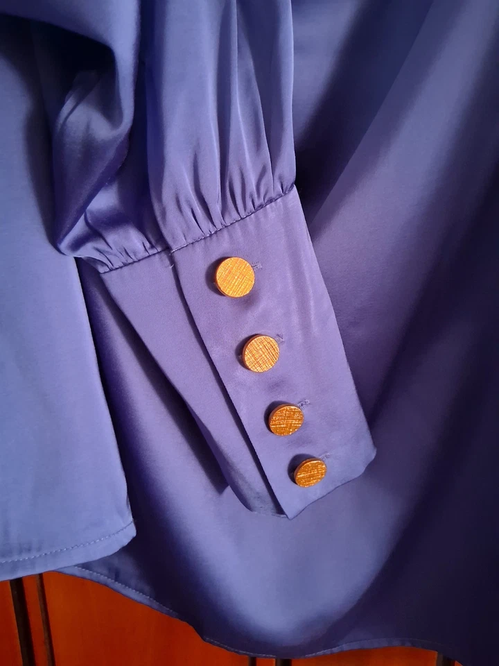 Stunning Cobalt blue top by "Sosander" deep cuffs gold trim size 18 New tags - Image 3 of 4