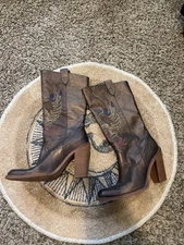 Gianni Bini Boho Leather Bronze Boots Women Size7