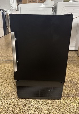 UACR015-BS01A U-line 15'' ADA Crescent Ice Maker - Black