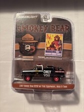 GREENLIGHT SMOKEY BEAR 1987 DODGE RAM D250 W/FIRE EQUIPMENT, HOSE & TANK NEW