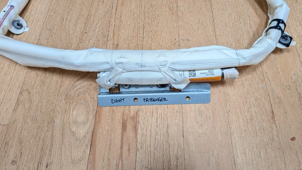 Volvo XC60 2010-2017 cortina lateral del pasajero Foto 4 de 4