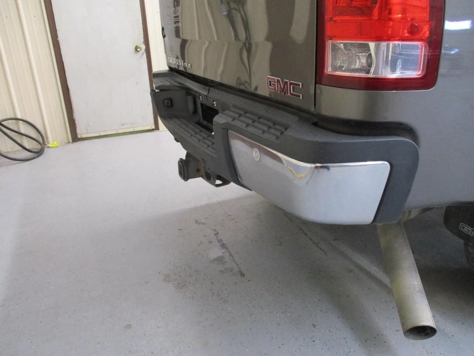 Used Rear Bumper Assembly Rear fits: 2013 Gmc Sierra 2500 pickup Step Bumper w/r - Image 2 of 4