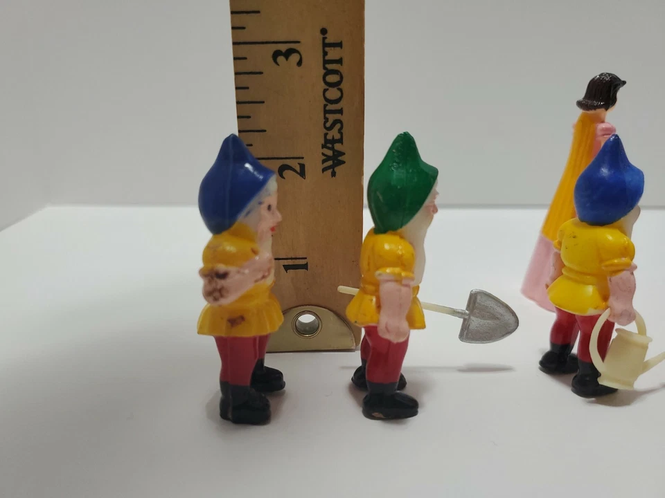 Toppers de cupcakes miniatura vintage de Blancanieves y 6 enanos elfos de Disney Foto 4 de 4