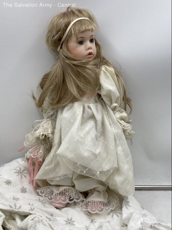 Vintage Porcelain Blue Eyes Blonde Straight Hair Wear Pink Shoes Girl Doll