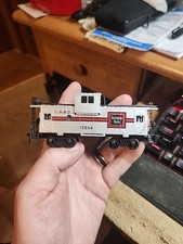Bachmann HO 36 Wide Vision Steel Caboose- Burlington Route C.B. Q. 13554