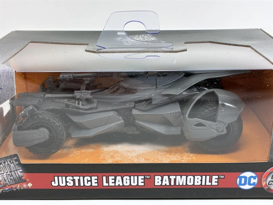 Batman Justice League Batmobile In Scala 1:32 Jada 99230 - Immagine 2 di 4
