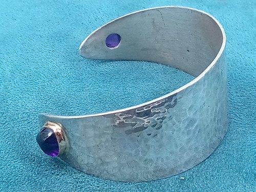 Artisan 22g Hammered Look Sterling Silver Cuff w. Amethyst Accent Stones, Gold