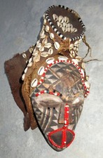 Antigua máscara pintada de madera tribal tallada a mano fetiche ritual del Congo africano