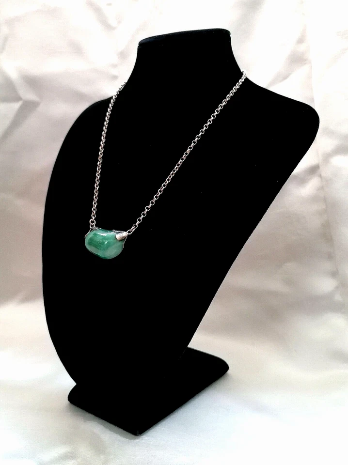 RAFFINATO GIROCOLLO A CATENINA IN ARGENTO CON EPICENTRO IN AGATA VERDE NATURALE. - Immagine 3 di 4