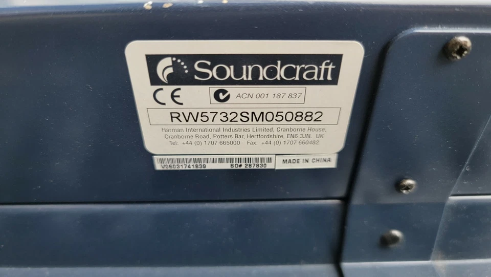 Consola mezcladora Soundcraft Harman Pro Audio 8 buses Live 8 con fuente de alimentación DPS3 Foto 4 de 4