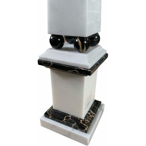 Obelisco Classico in Marmo Carrara con Sfere in Marmo Portoro H 47CM - Imagen 5 de 6