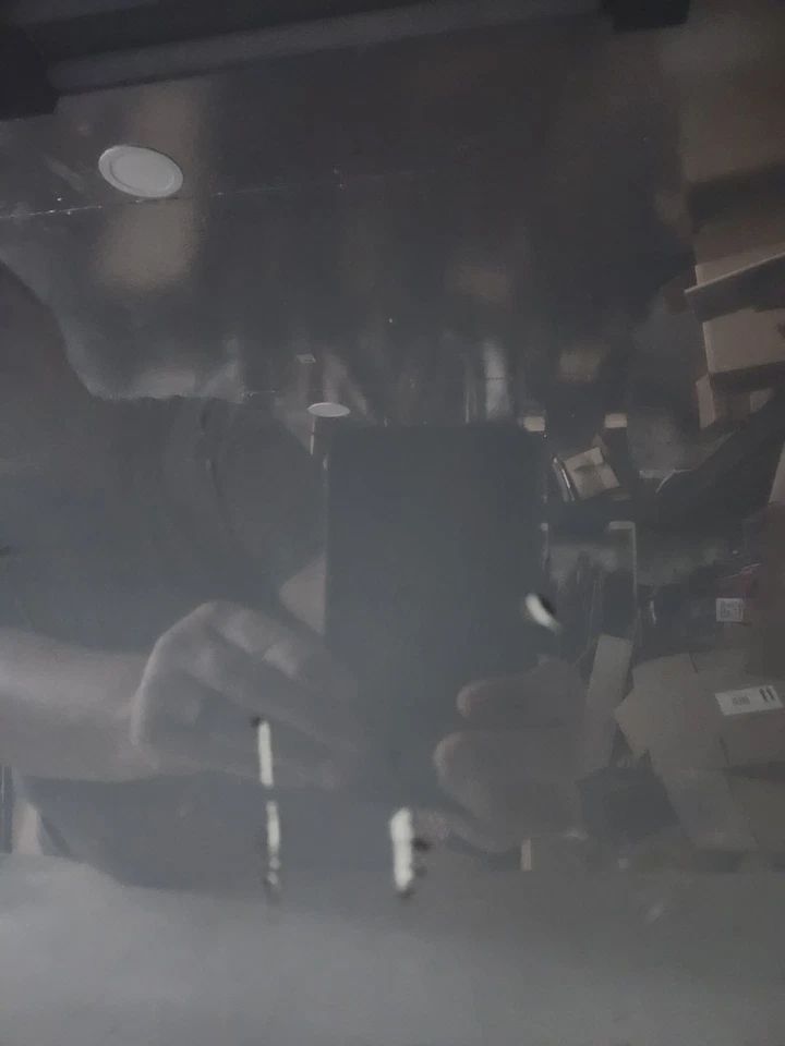 Kia Rondo LX 2007-2011 4 puertas, L. puerta trasera conductor solo vidrio tintado. OEM Foto 2 de 4