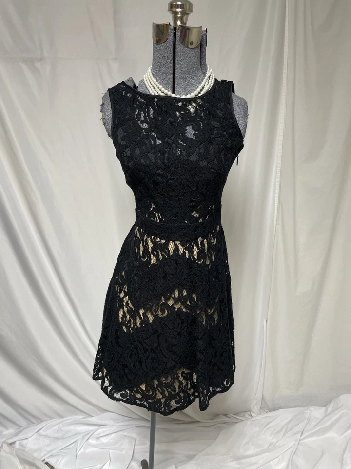 Bebe Dress Size 0 Black And Nude Lace Fit And Flare Dress LBD Cocktail Party - image 3 of 4