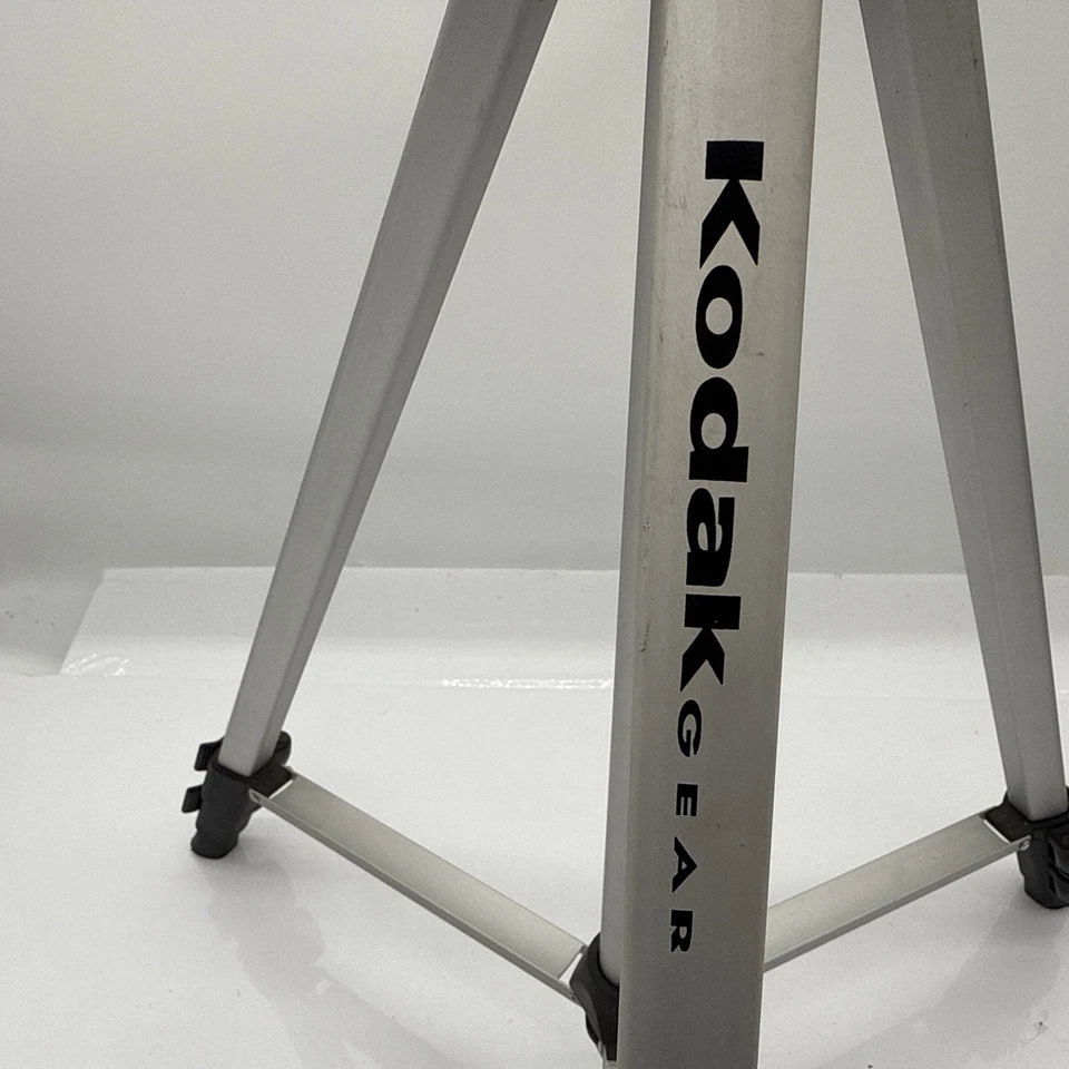 KODAK Gear lightweight aluminum 54" photo/video Tripod Stand - Free Shipping! - Image 3 of 4