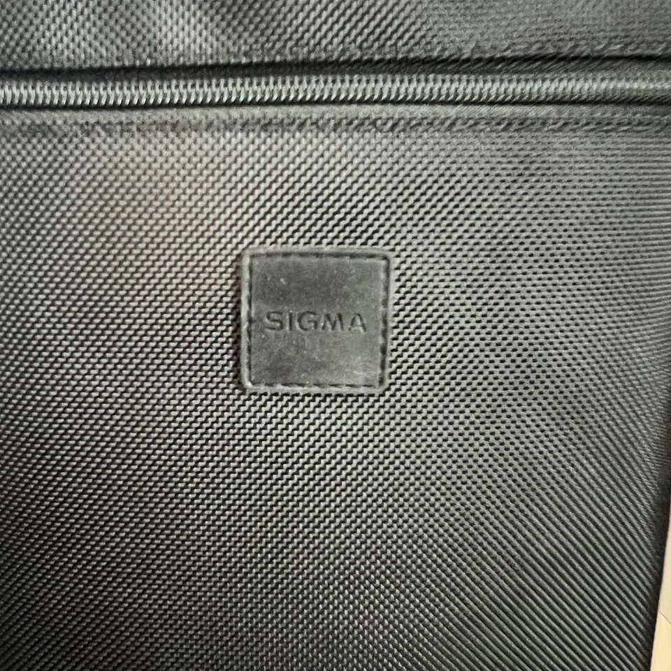Estuche para teleobjetivo acolchado de nailon negro Sigma 150-600 mm con correa de transporte (solo estuche) Foto 2 de 4