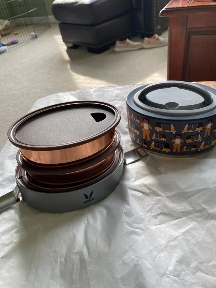 CAJA BENTO ALMUERZO VAYA CON 2 recipientes acabados en cobre y tapa gris con coches NUEVO Foto 2 de 4