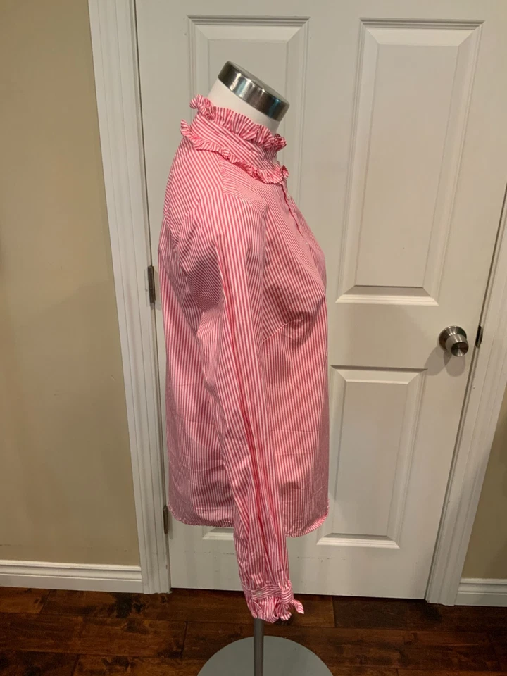 J. Camisa Crew Rosa y Blanco Rayas Abotonada con Cuello y Puños con Volantes, Talla S Foto 3 de 4