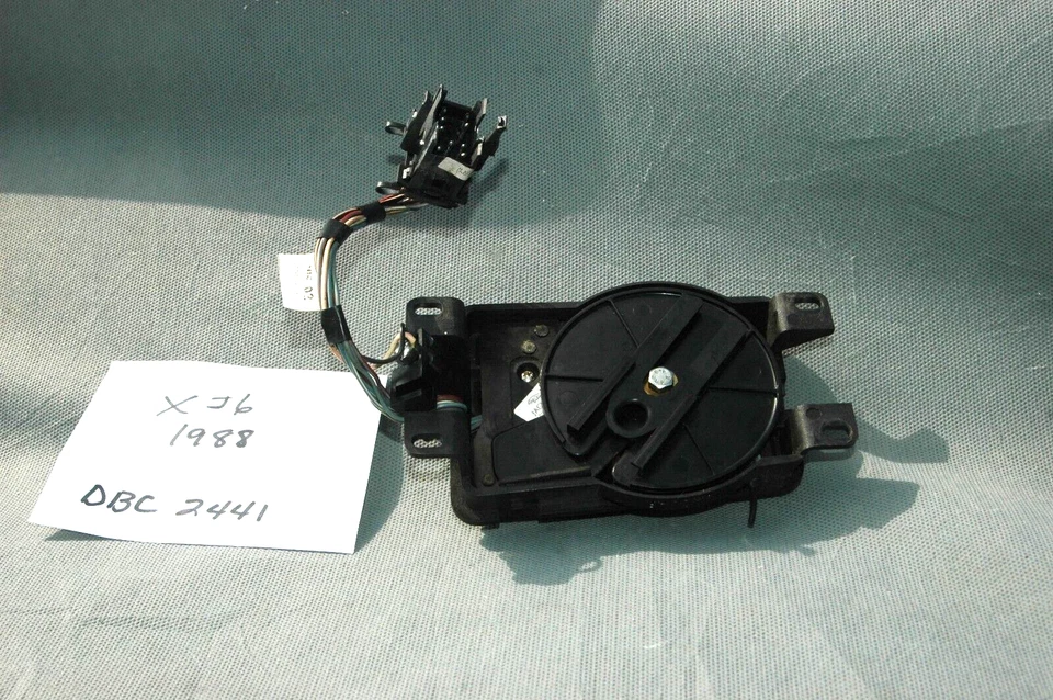 1988-1990 Jaguar XJ6 /VDP  3.6L Transmission Selector OEM DBC2441 - Image 3 of 4