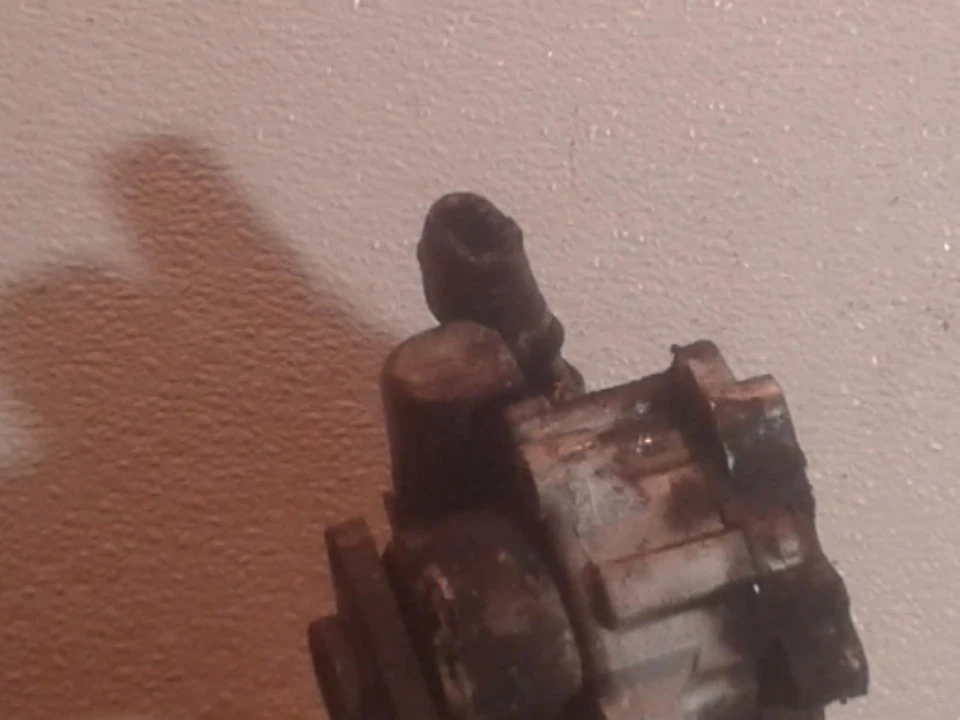 Bomba de dirección asistida usada se adapta a: Audi Audi a6 3.0 2004 grado A Foto 2 de 4