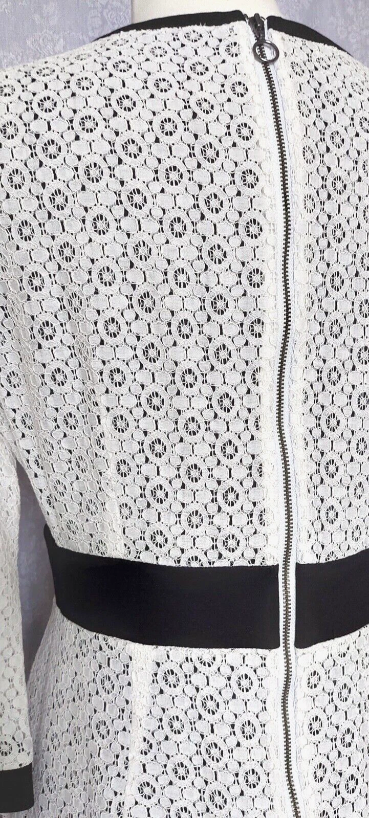 OFF WHITE o Abito in pizzo United Colors of Benetton M nuovo con etichette aderente e svasato bianco ecrù e nero