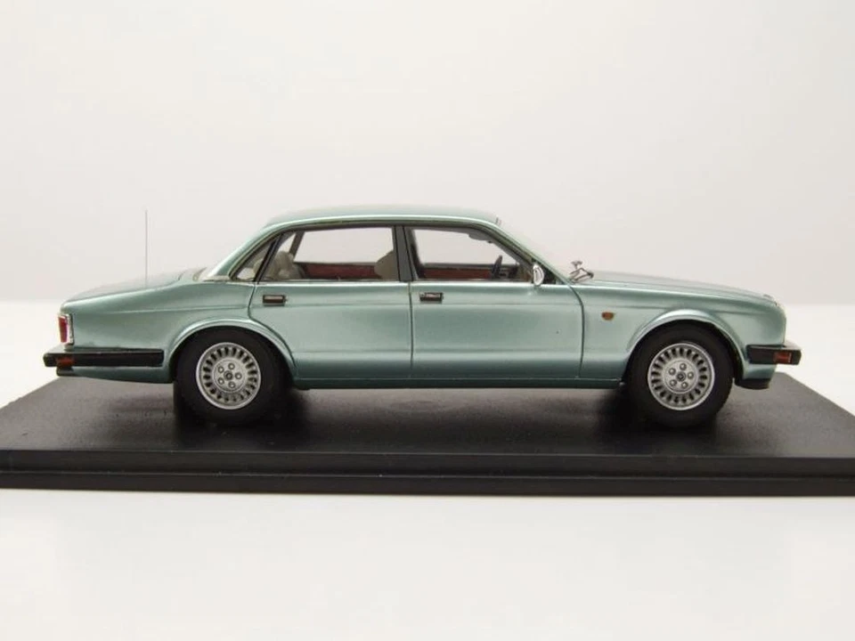 Jaguar XJ40 Sovereign 1990 hellgrün metallic Modellauto 1:43 Neo Scale Models - Bild 4 von 4