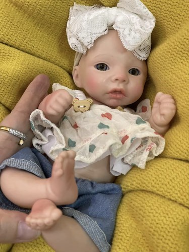 Vollsilikon Reborn Baby Mädchen Puppe 28 cm 11 Zoll Micro Mini Frühchen Hochwertig - Bild 13 von 18