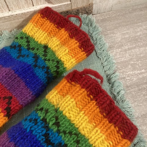 Hand Knit Crochet Rainbow PRIDE Wool Happy Warm Winter Socks LGBTQ Hippy UNISEX - 第 2/9 張圖片