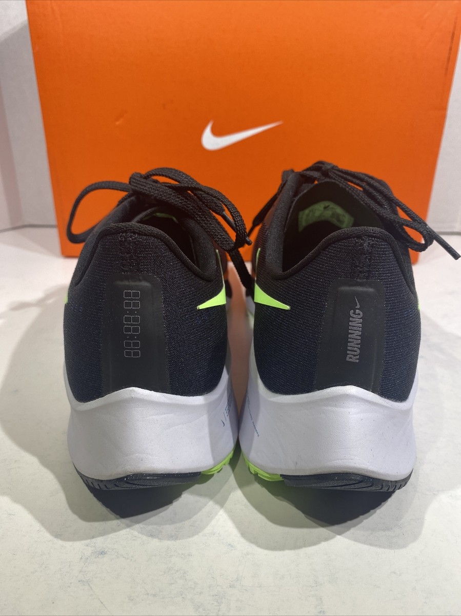 zoom sports shoes