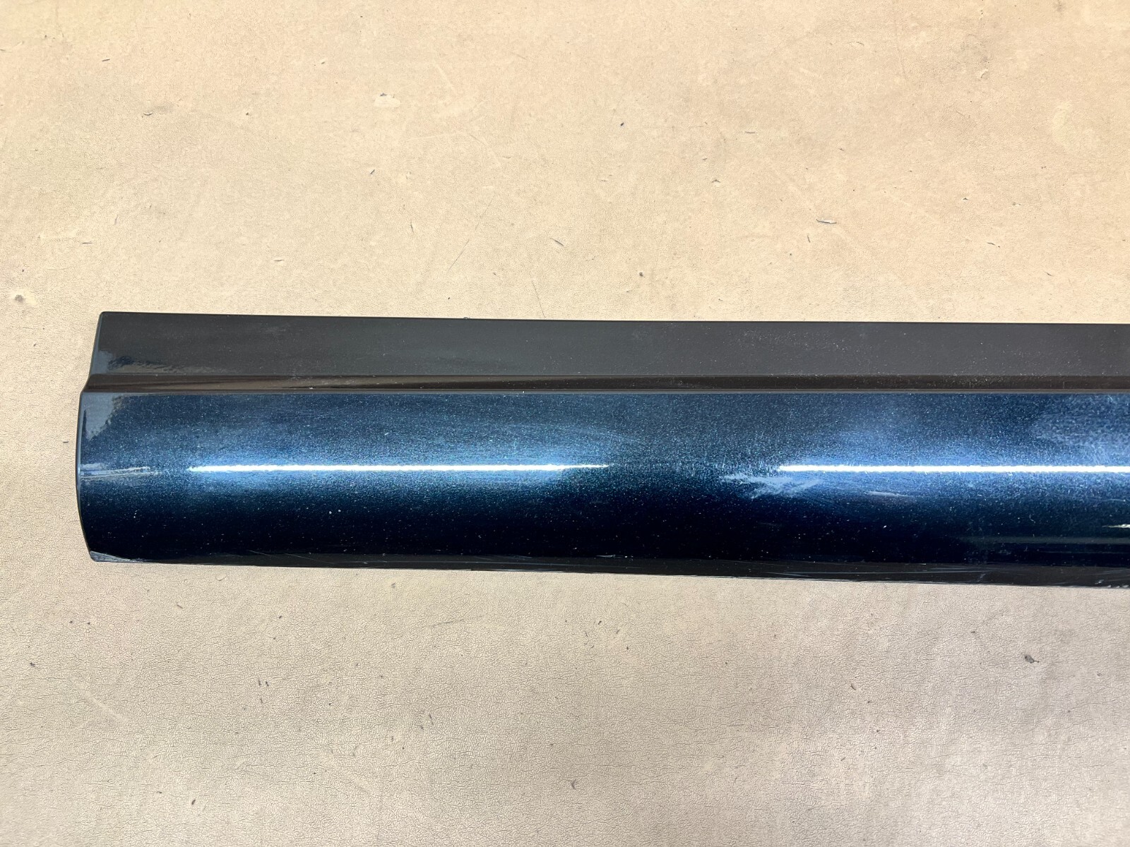2017-2020 MASERATI LEVANTE FRONT LEFT SIDE EXTERIOR DOOR LOWER MOLDING TRIM OEM