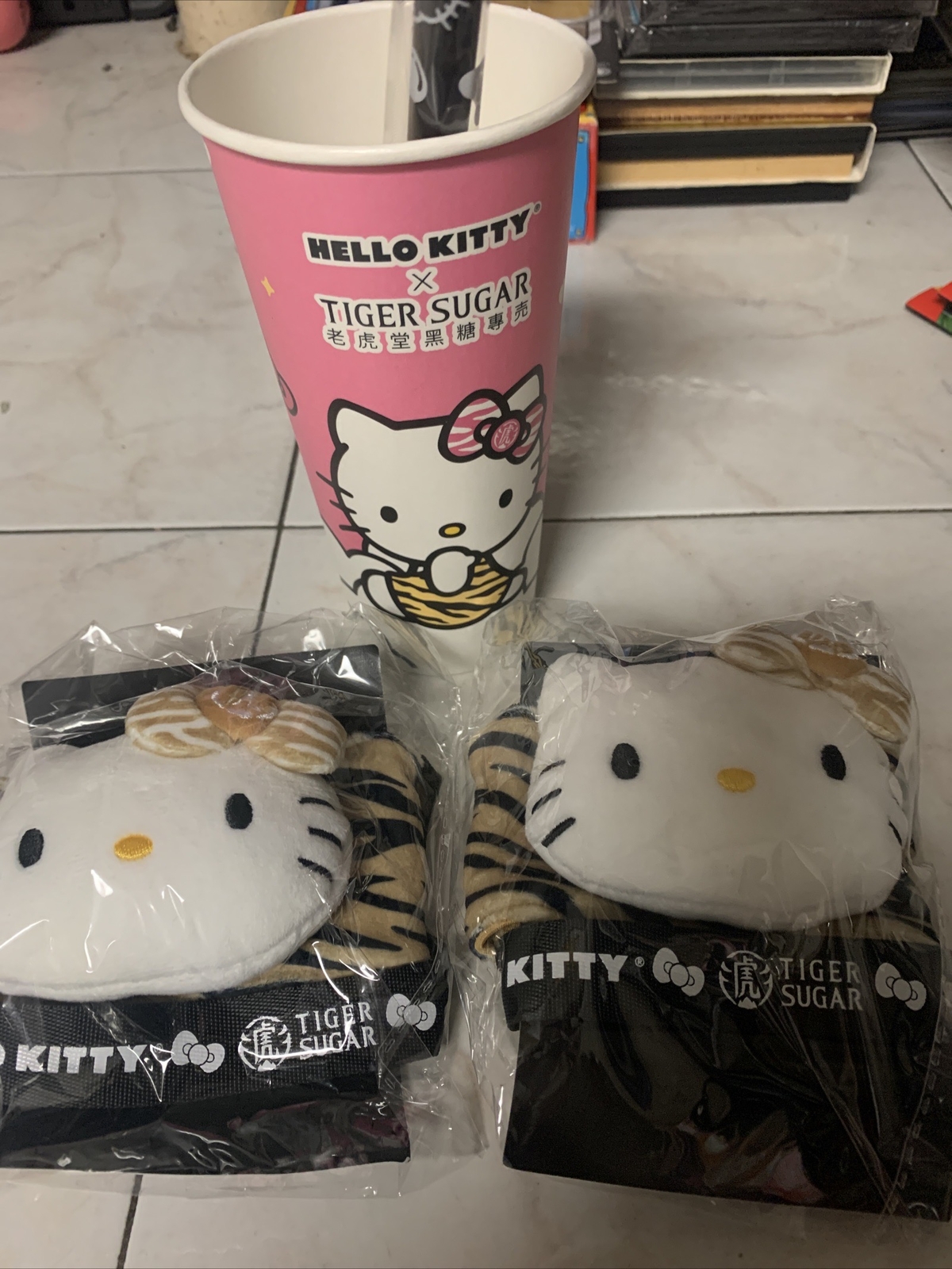 Hello Kitty x Tiger Sugar Cup 2 Holders W/ 1 Pink cup
