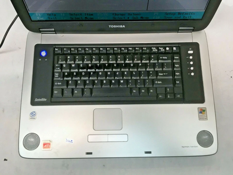 Toshiba Satellite P30 Laptop For Parts Bad LCD Boots to BIOS No HDD/RAM/Charg JR - Image 3 of 4