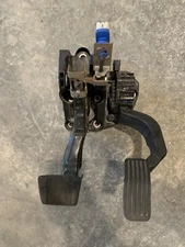 2015 2016 2017 Chrysler 200 Accelerator Gas / BRAKE Pedal ASSEMBLY OEM