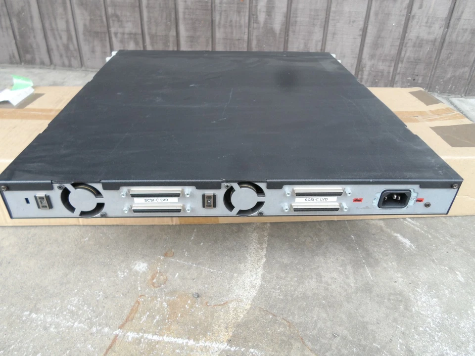 IBM TwoSLR SLR100 SLR50 45e0669 SCSI 1U Enclosure Drive 7212-103 7212-B01 - Image 3 of 4