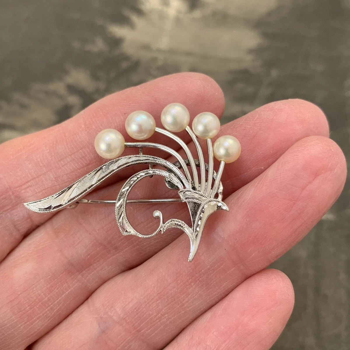Pearl brooch deals