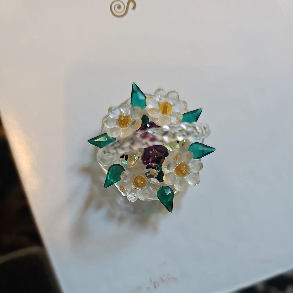 Impressionante mini estatueta cesta de flores de cristal 1" x 1" - Imagem 2 de 4