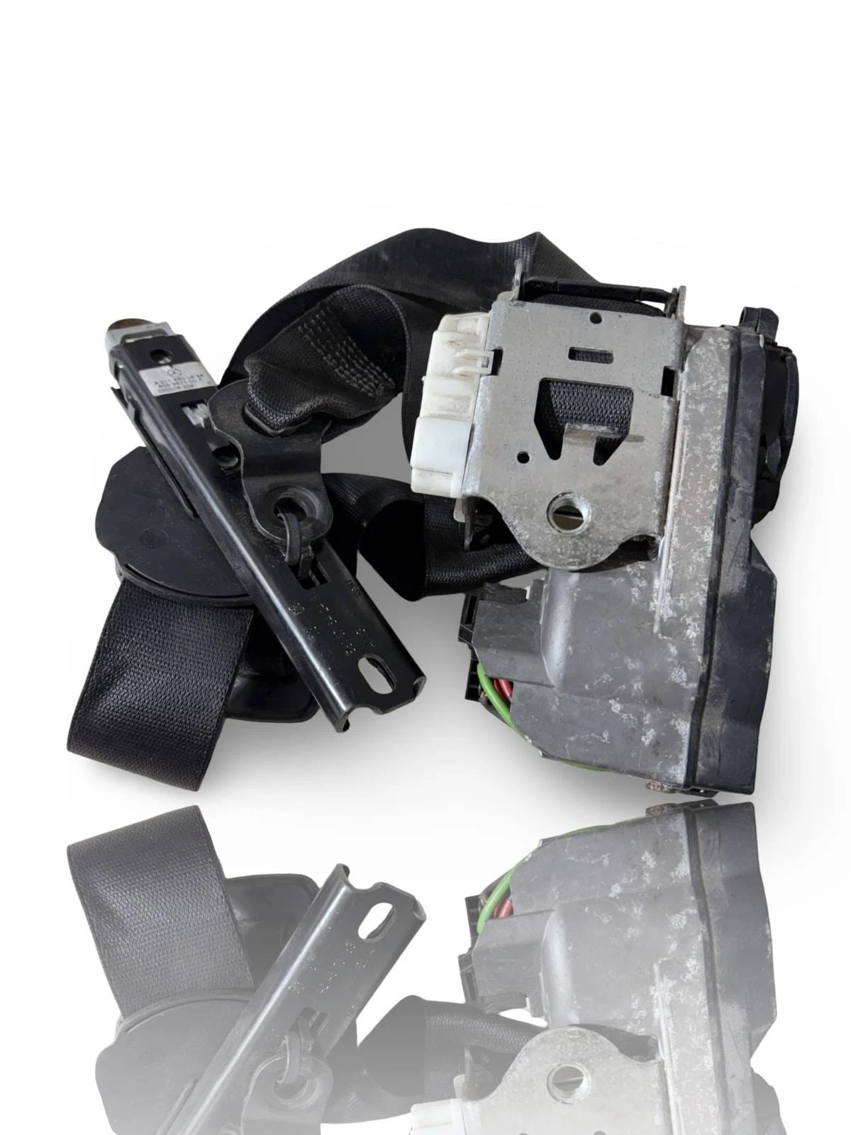 Mercedes W164 seat belt assembly bracket and webbing