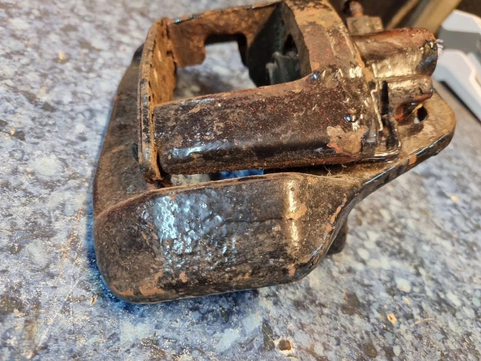 Porsche 924S 944 2.5 2.7 (1981-1987) Left Rear Brake Caliper 94435242900 — 第 4/4 张图片