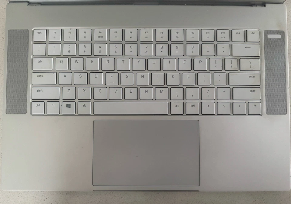 Razer Blade 15 Advanced Mercury - RZ09-03017EM2 - 15.6" 64GB 512TB SDD i7-9750H - Image 4 of 4