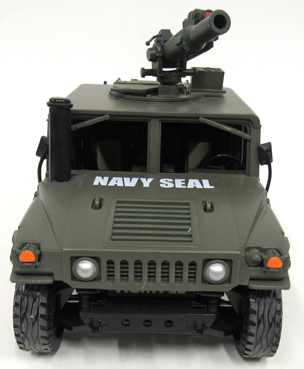 BBI Elite Force 1:18 US Navy Seal Green Hummer Humvee With Driver