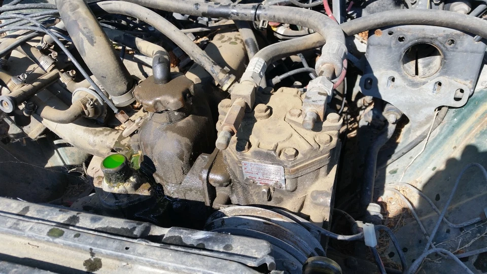 volvo 140 1800e 1800es b18 b20 air conditioning compressor york c/w ac bracket - Image 2 of 4