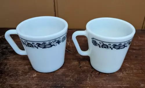VTG Set of 2 Pyrex Milk Glass Old Town Blue Onion 1410 Coffee Cups D Handle EC!!