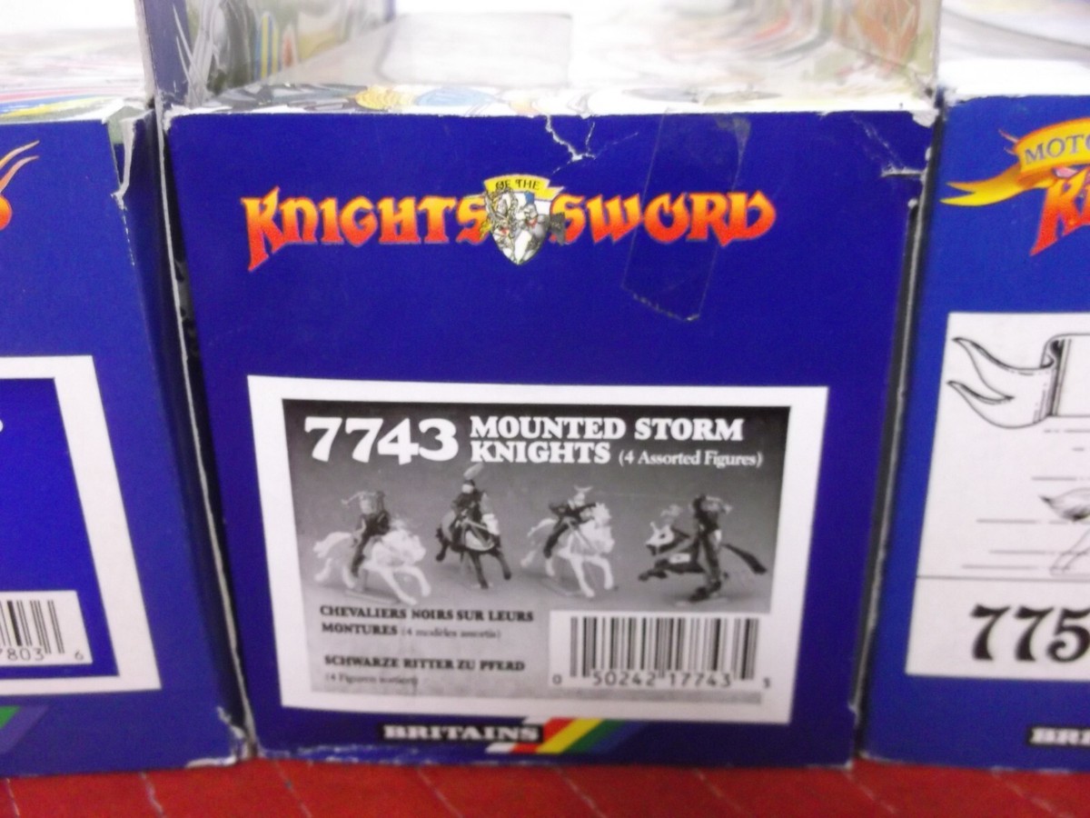 Chevaliers noirs sur leurs montures - Knights of the sword - BRITAINS