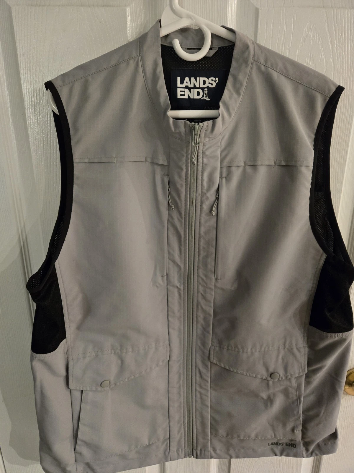 Lands' End Men's XXL Light Gray Vest. New With Tags . Full Zip. Lots Of Pockets.