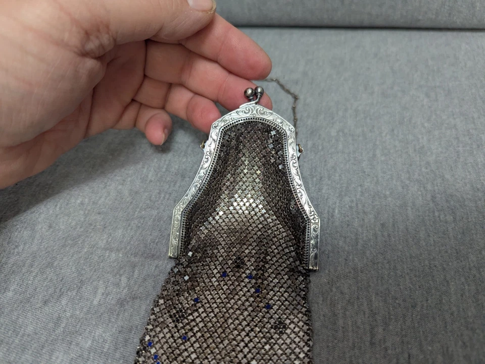 Era victoriana tardía/eduardiana temprana Whiting & Davis Co. Cartera de malla de cadena Foto 3 de 4