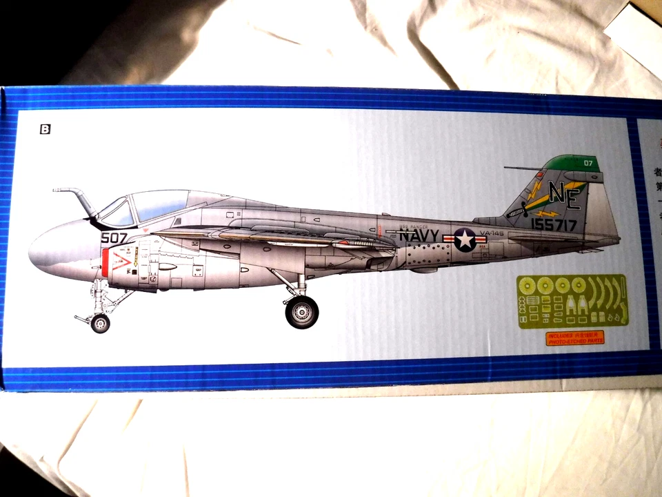 Trompetista 1/32 Marina de los Estados Unidos A-10 Intruder con marcas de piezas de PE 4/2 versiones # 02249 Foto 2 de 3