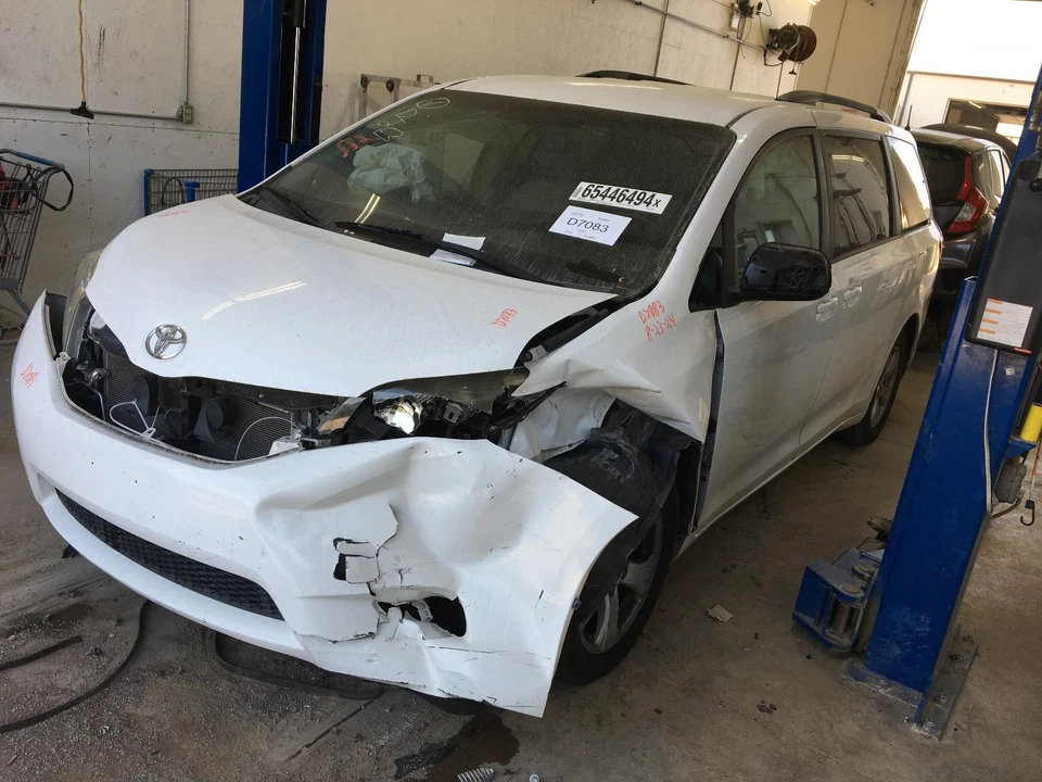 Medidor de velocímetro usado se adapta a: Toyota Sienna Cluster MPH LE 2015 grado A Foto 2 de 4