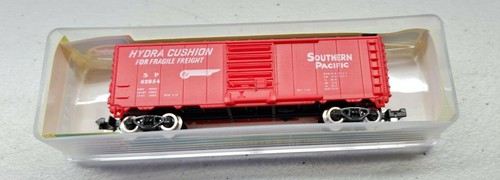 Model Power N Scale Box Car No. 3705 Southern Pacific #62854 - Picture 4 of 6