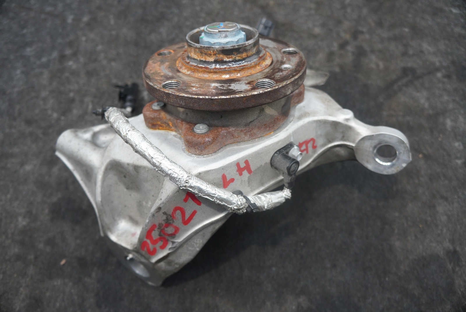 Front Left Spindle Knuckle Hub Wheel Bearing 14B0566CP OEM McLaren 720S 2020
