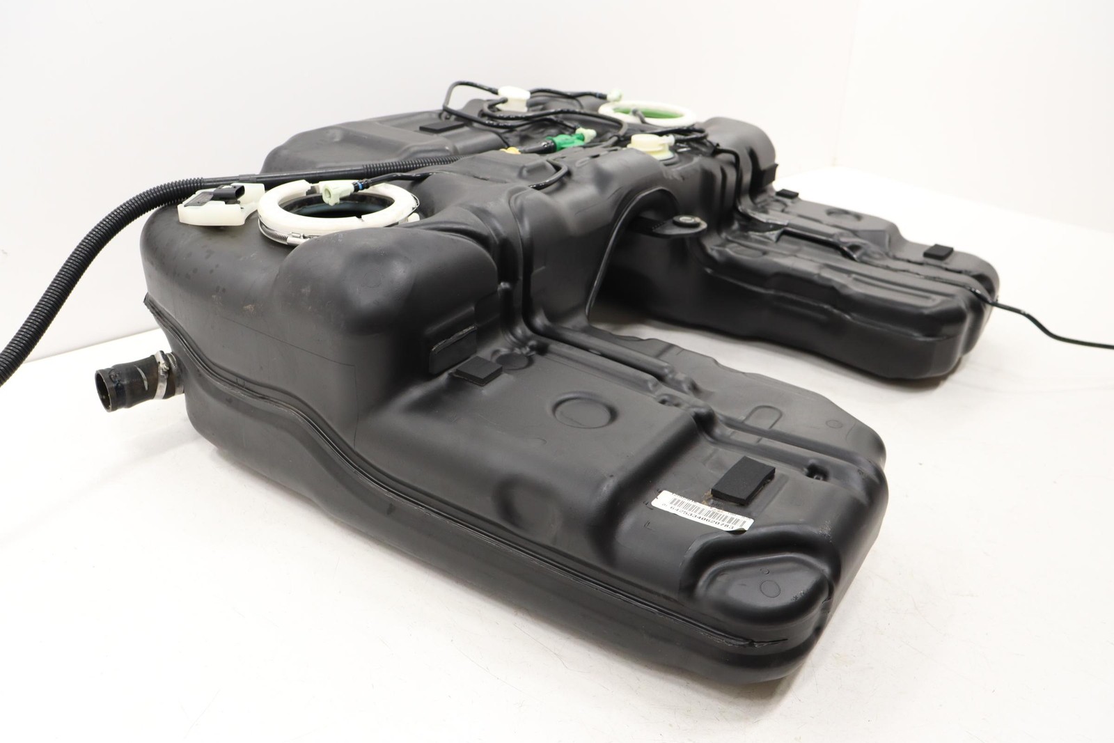 2014 - 2018 BMW X5 F15 REAR FUEL GAS TANK RESERVOIR STORAGE BOTTLE OEM