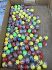 Vtg Gumball Charms Prizes Vending Machine Trinkets In Plastic Holders(READ)